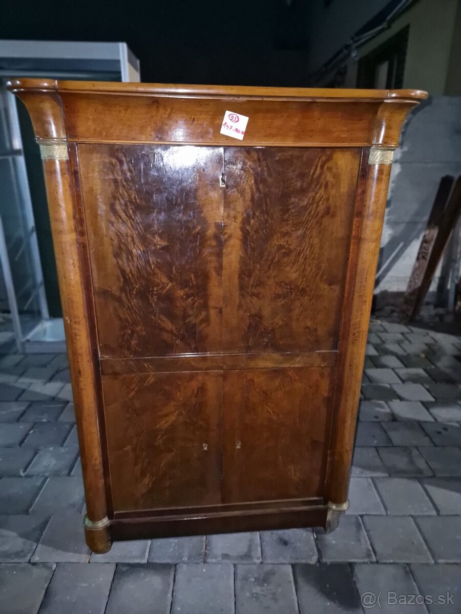 20 - Predám elegantný  sekretár z masívneho dreva