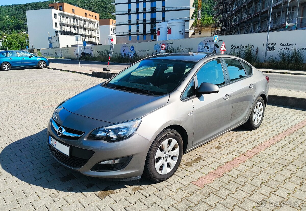 Predám Opel Astra 2016, len 100000km, diesel sedan