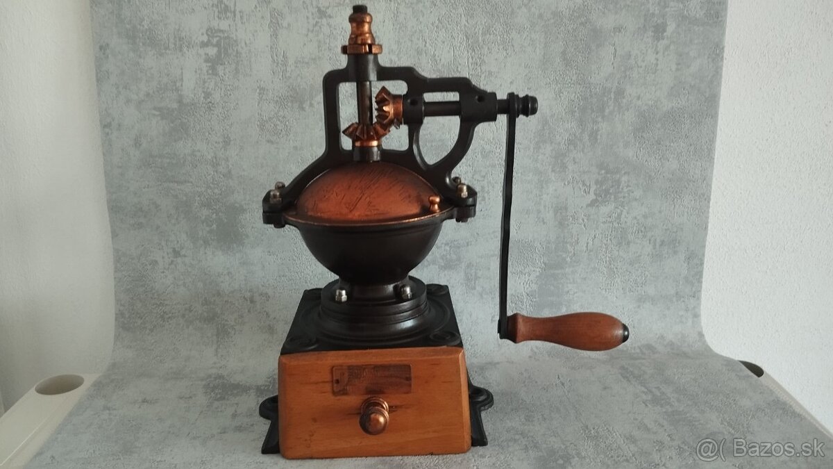 Starý mlýnek na kávu