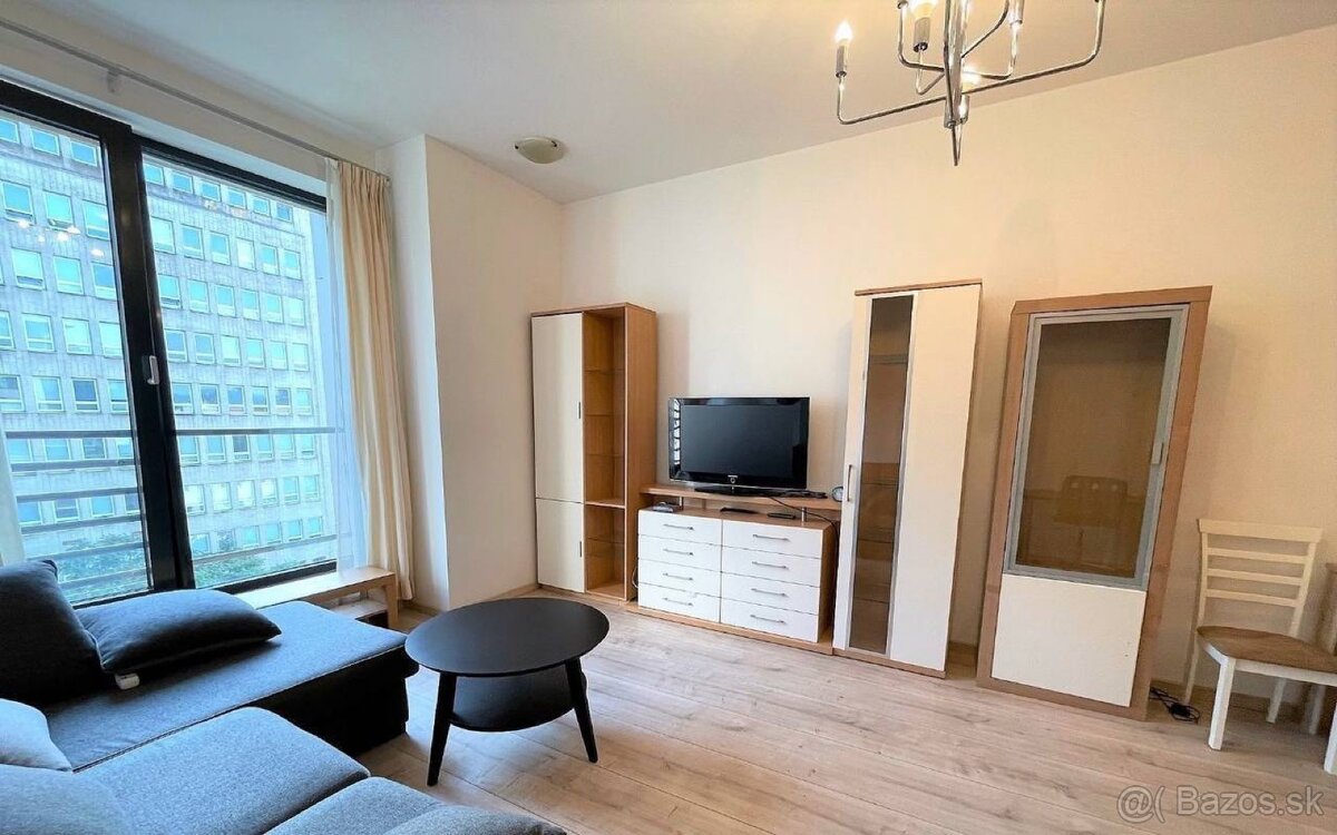 2 izbový moderný slnečný byt s parkovacím státím, centrum,Ba