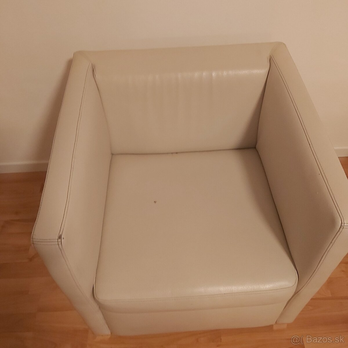Predám béžové kožené kresielko