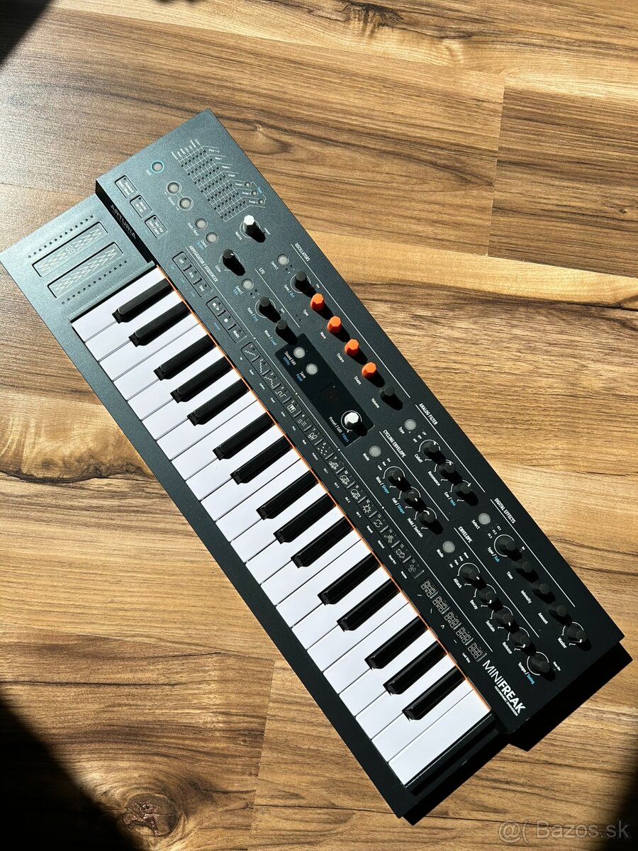 Arturia MiniFreak – hybridný syntetizátor + káble
