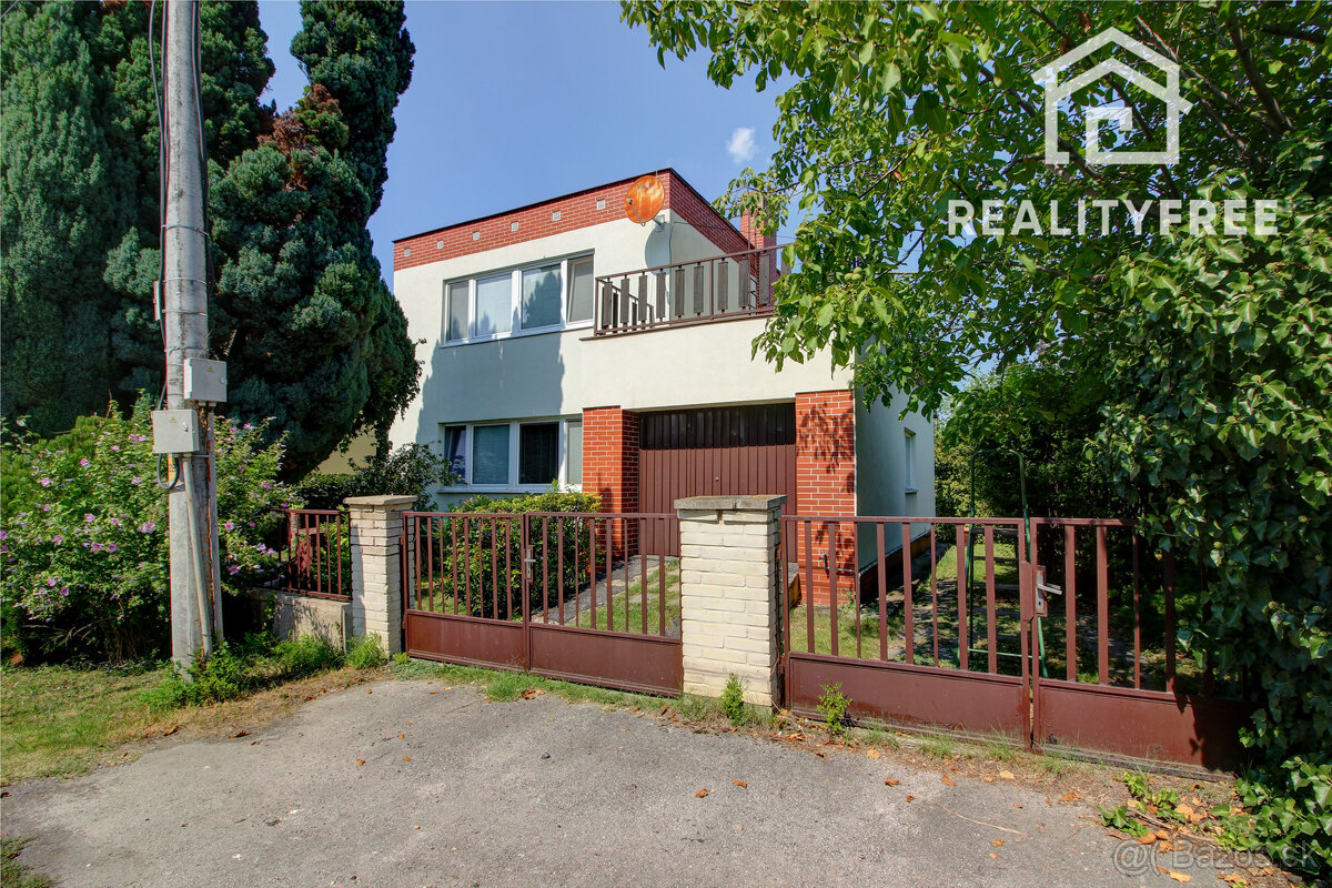 Na predaj: 3izbový rodinný dom s garážou , pozemok 757 m² -