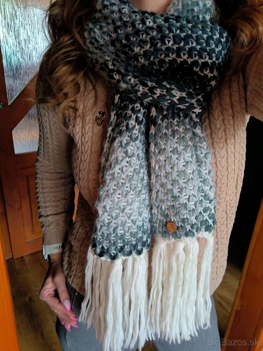 Pletený dámsky šál Guess