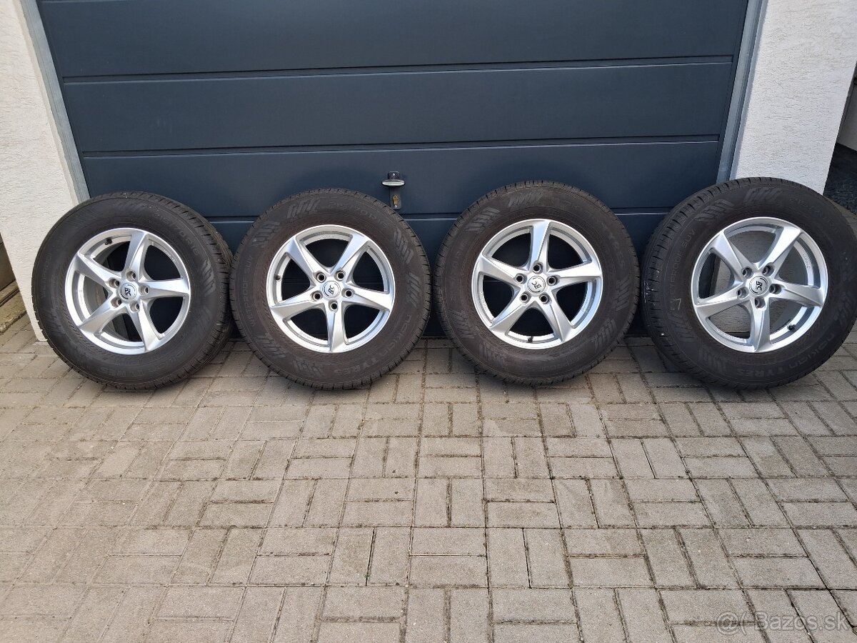 Nokian Wetproof SUV 215/70 R16