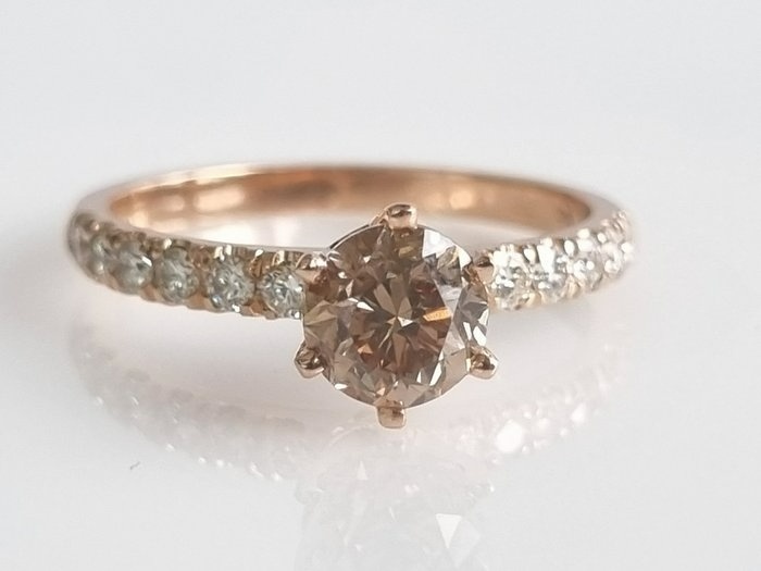 Predám smaragdový prsteň