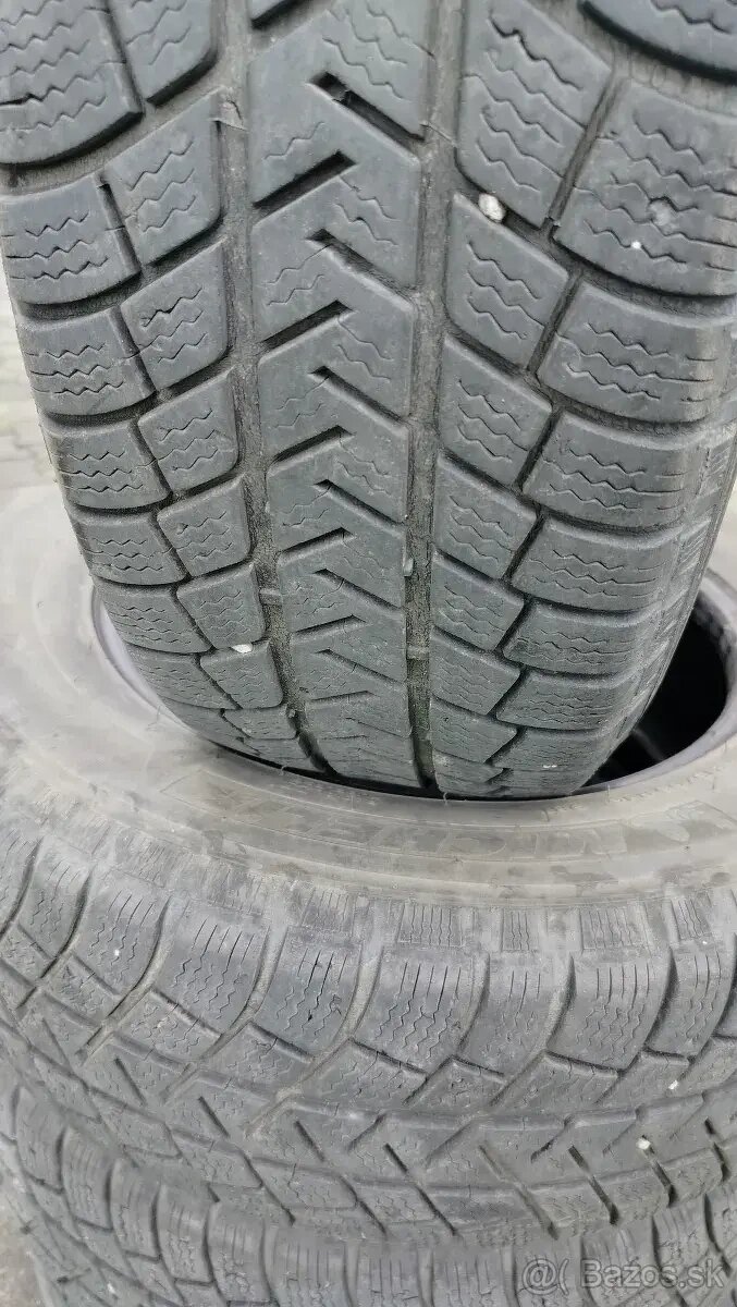 Zimná pneumatika 4ks 215/65 R16 98T Michelin Latitude Alpin