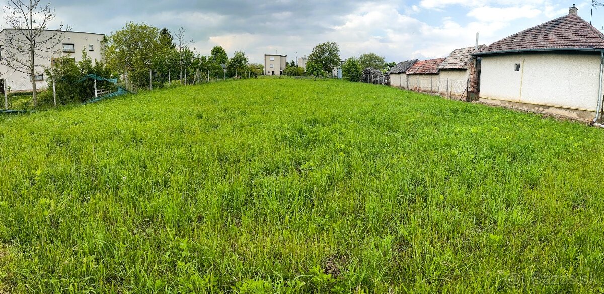 Predaj pozemku v centre obce Dubník