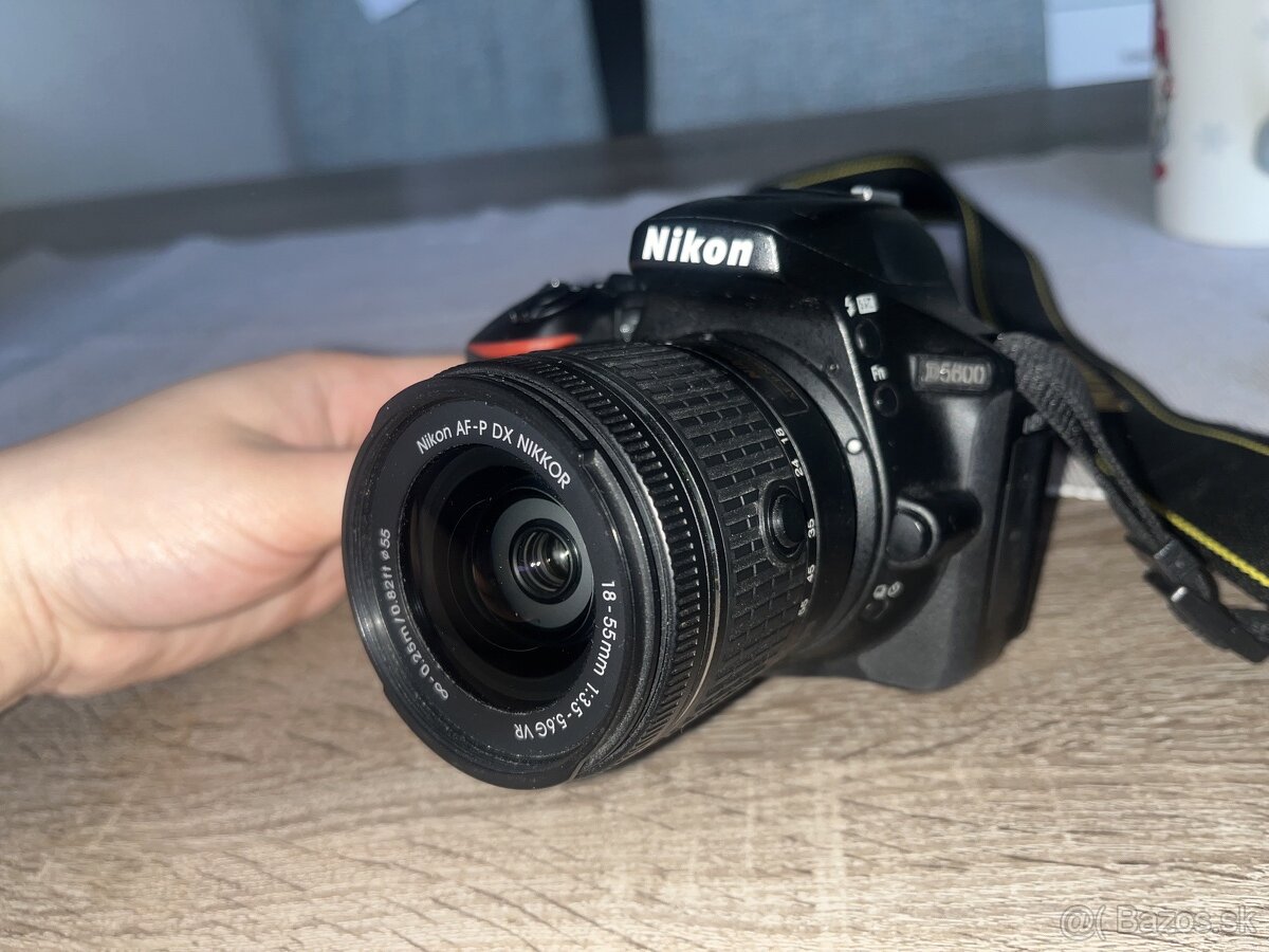 Predám Nikon D5600 fotoaparát komplet