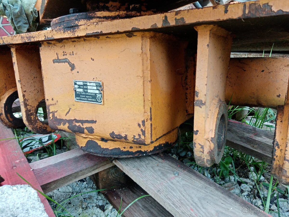 Rotátor na otáčanie- vysýpanie bední na UN 050 Hon Desta