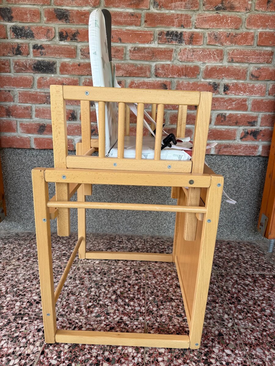 Detská jedálenská stolička .