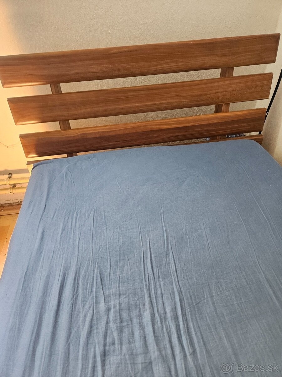 Predám postel s čelom