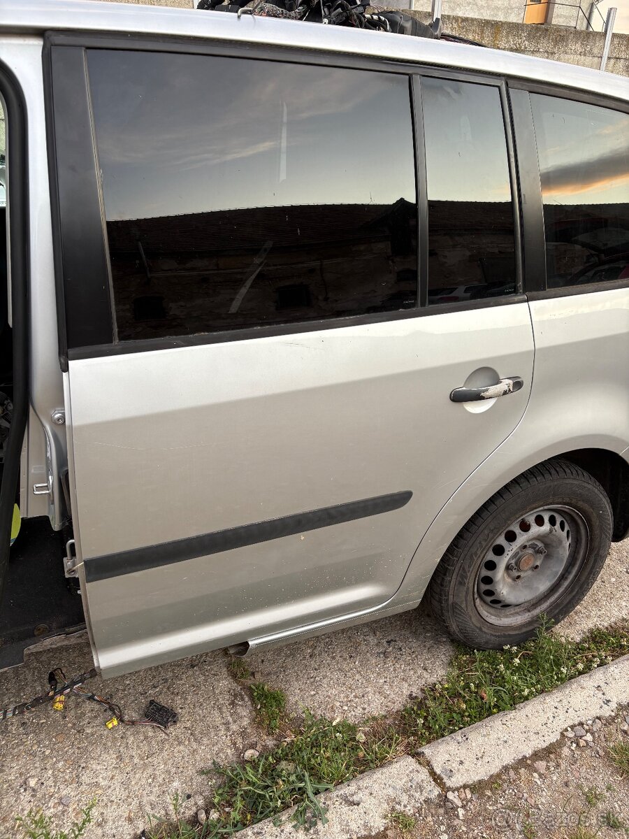 Ľavé zadné dvere Volkswagen Touran