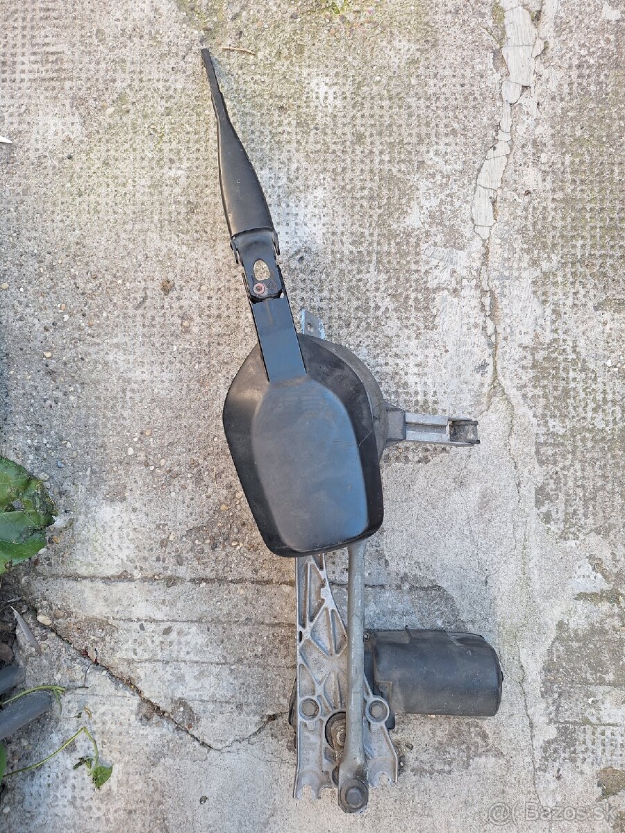 Mercedes w124 kompletny predny stierac