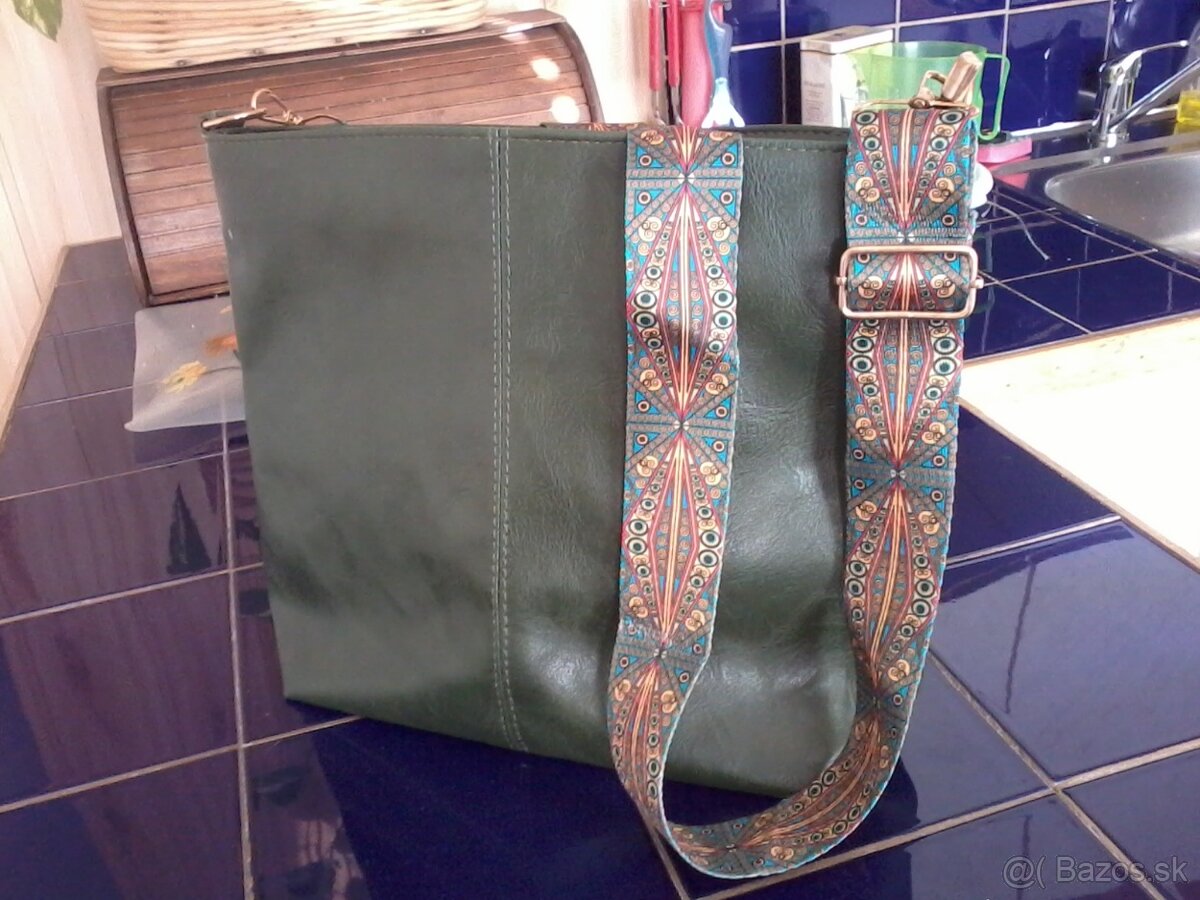 Kabelka crossbody zelená 5 €