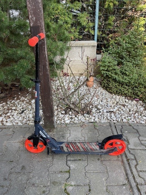 Detská oranžová kolobežka