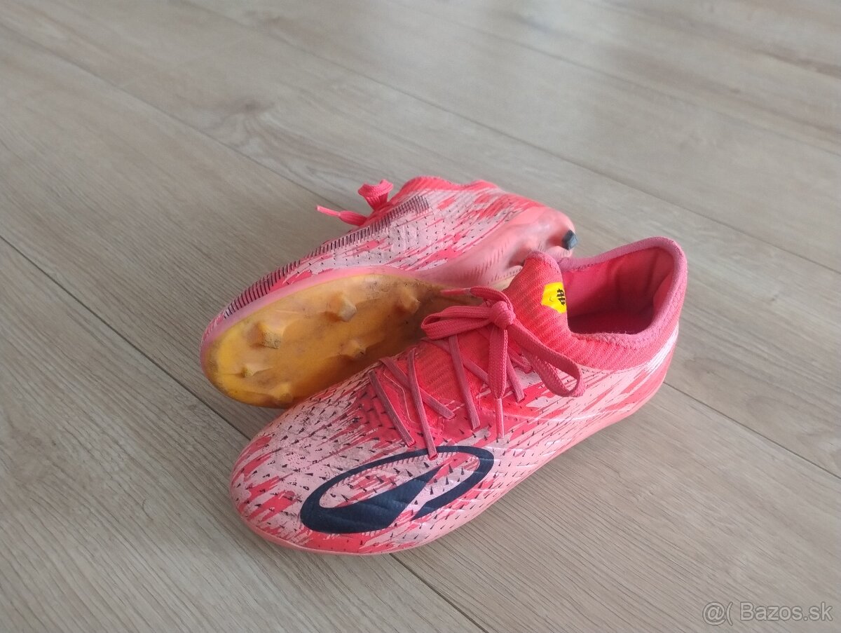 Predám kopačky Kipsta č.38