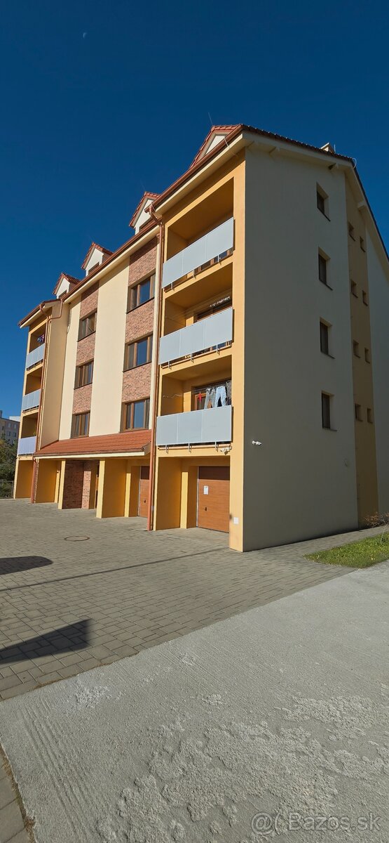 Predám garáž 27 m² – Prievidza, Na Karasiny