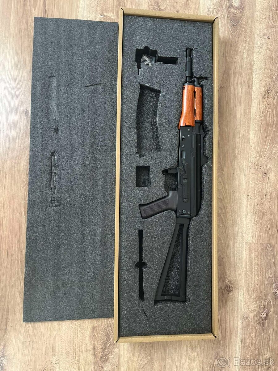 Airsoft zbraň AKS74U s príslušenstvom