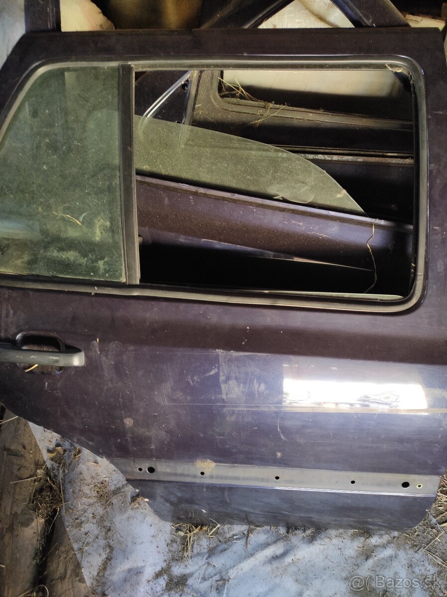 Predám kompletne dvere VW golf mk3
