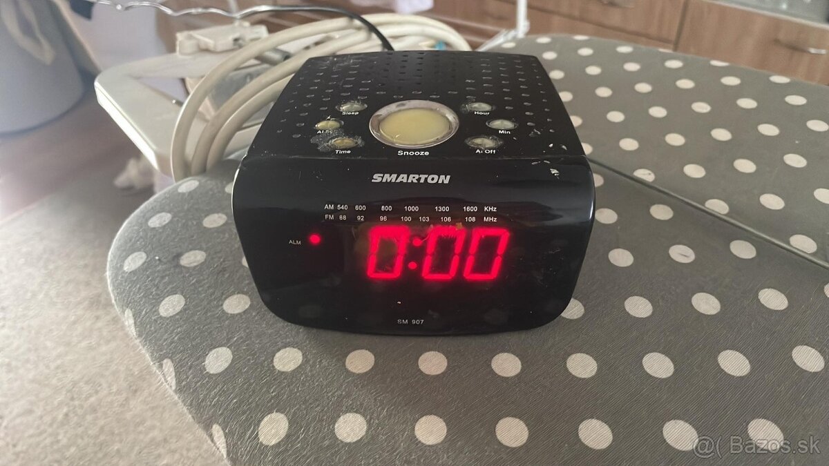 Retro digi hodiny a radio 2v1