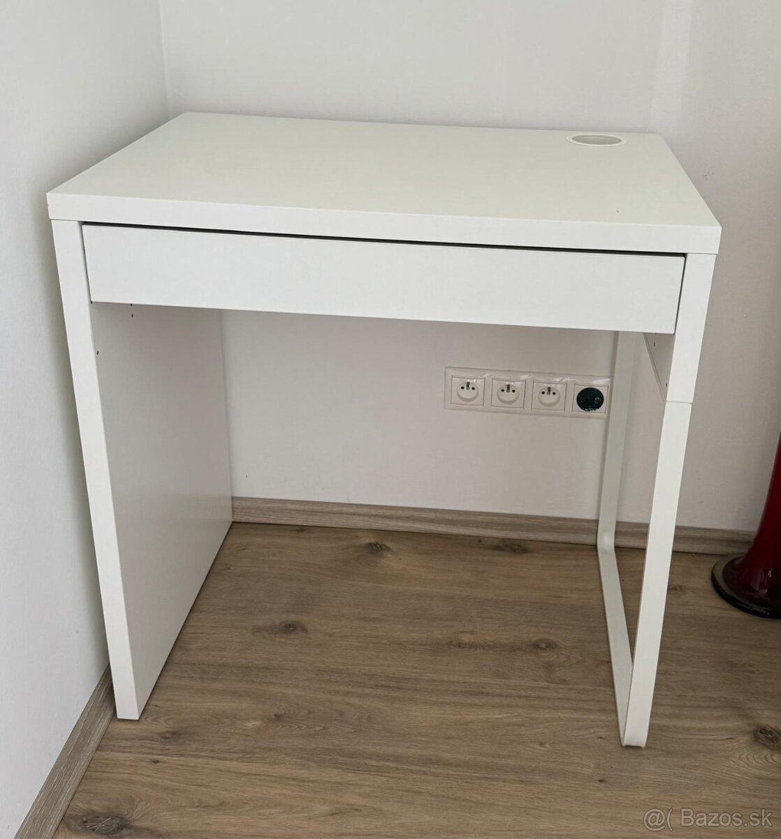 Písací stôl Micke (Ikea)
