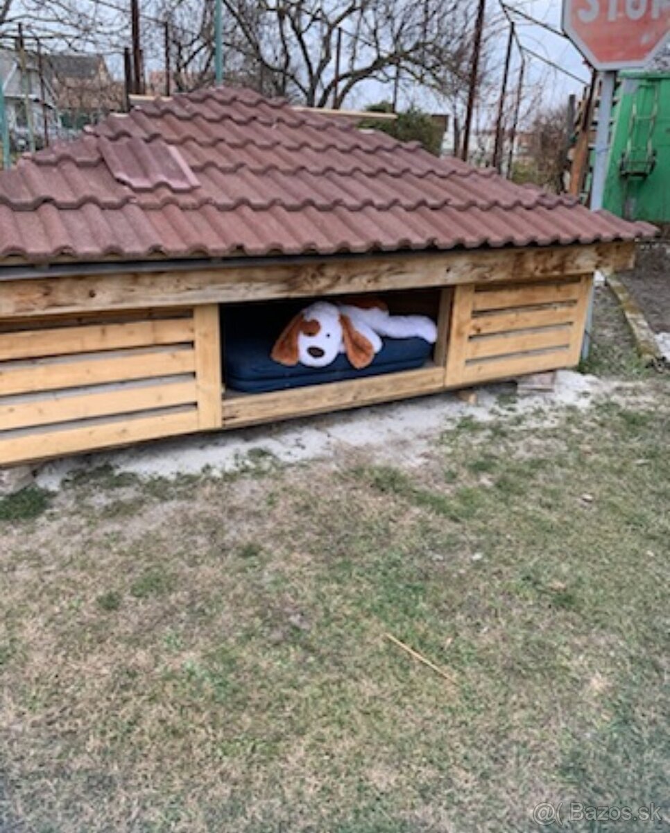 Predám psiu búdu.