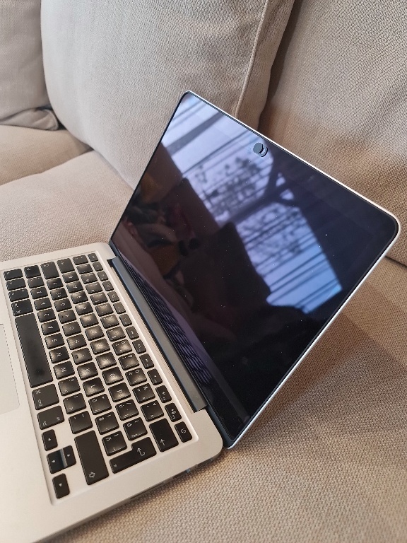 Predám Apple Macbook PRO model A 1508 r.2014 250GB