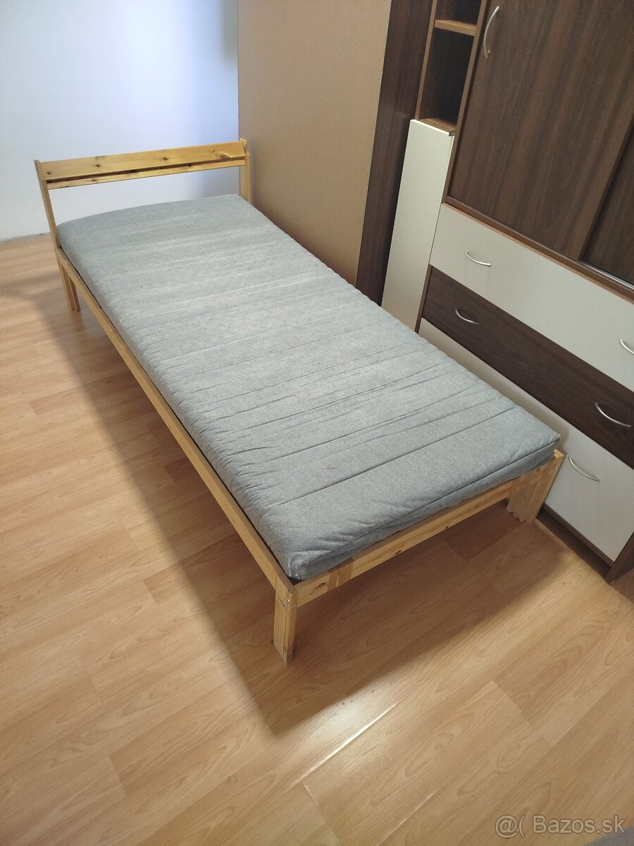Posteľ 200x90 cm+skrine.