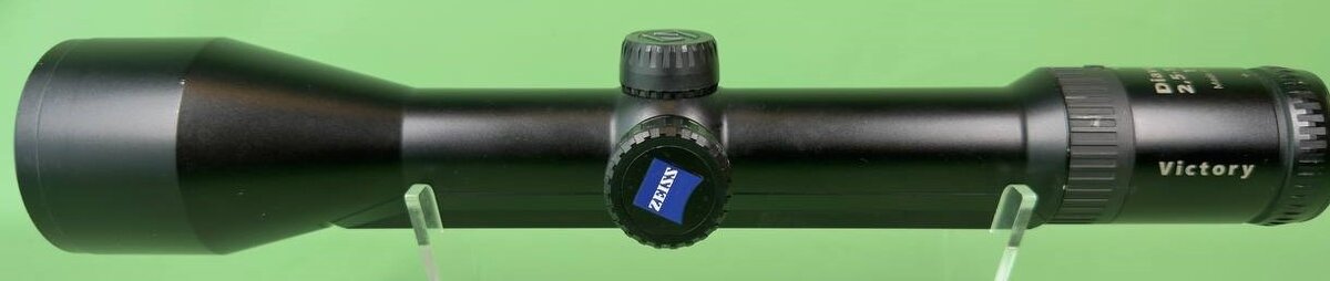 Puškohľad ZEISS Victory M 2,5-10x50 T, Zeiss šína, digit.čb