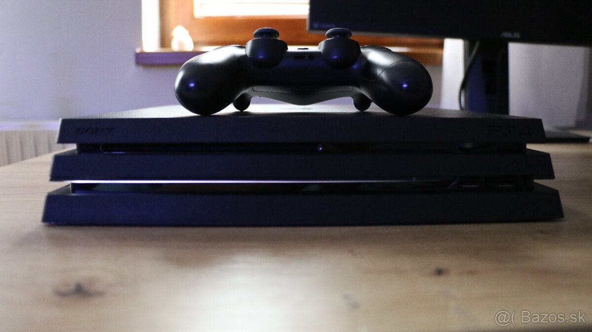 PS4 Pro (1TB)