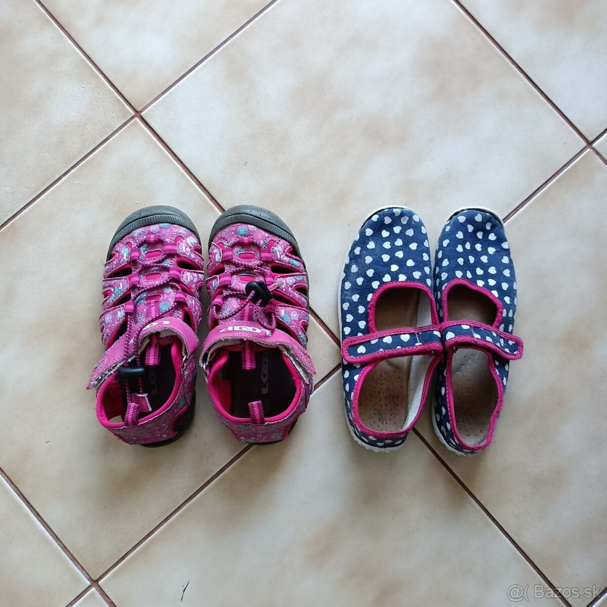 Darujem topánky a veci