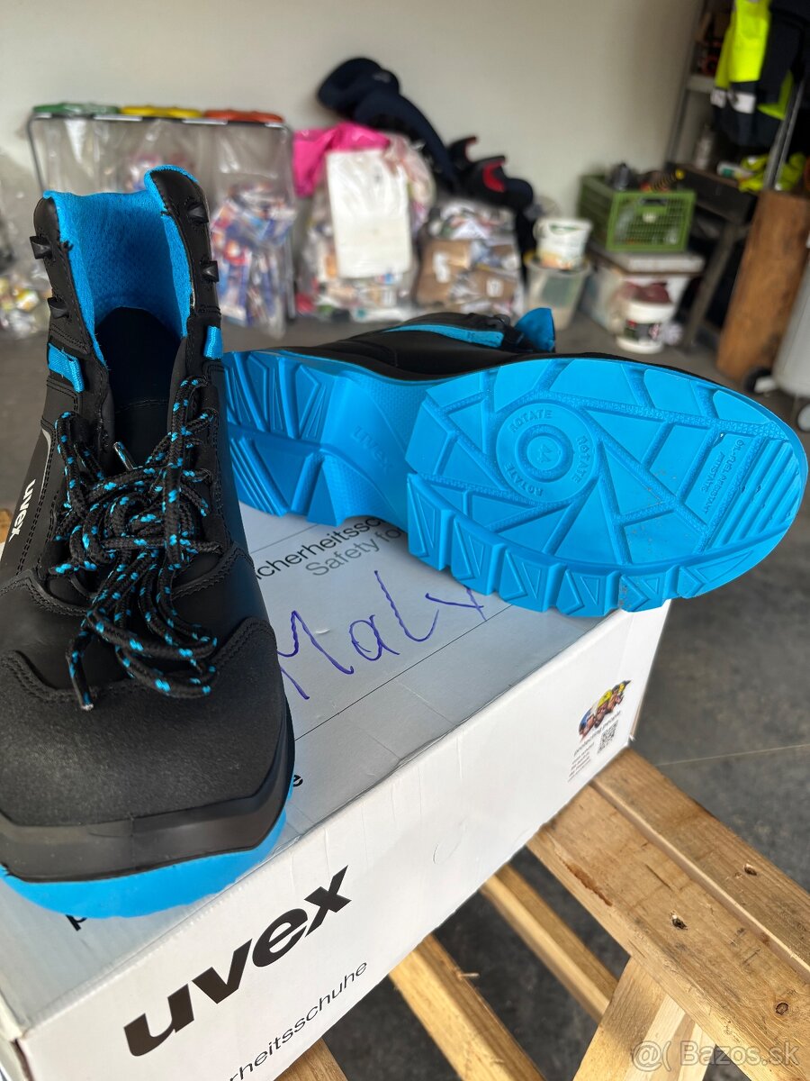 Pracovná obuv veľ.44 uvex a atlas