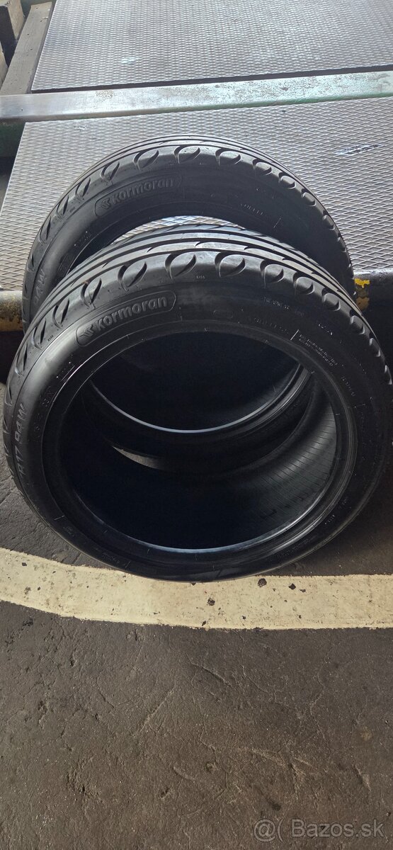 Predám 2ks.letné pneumatiky kormorán 235/45R17 94W.