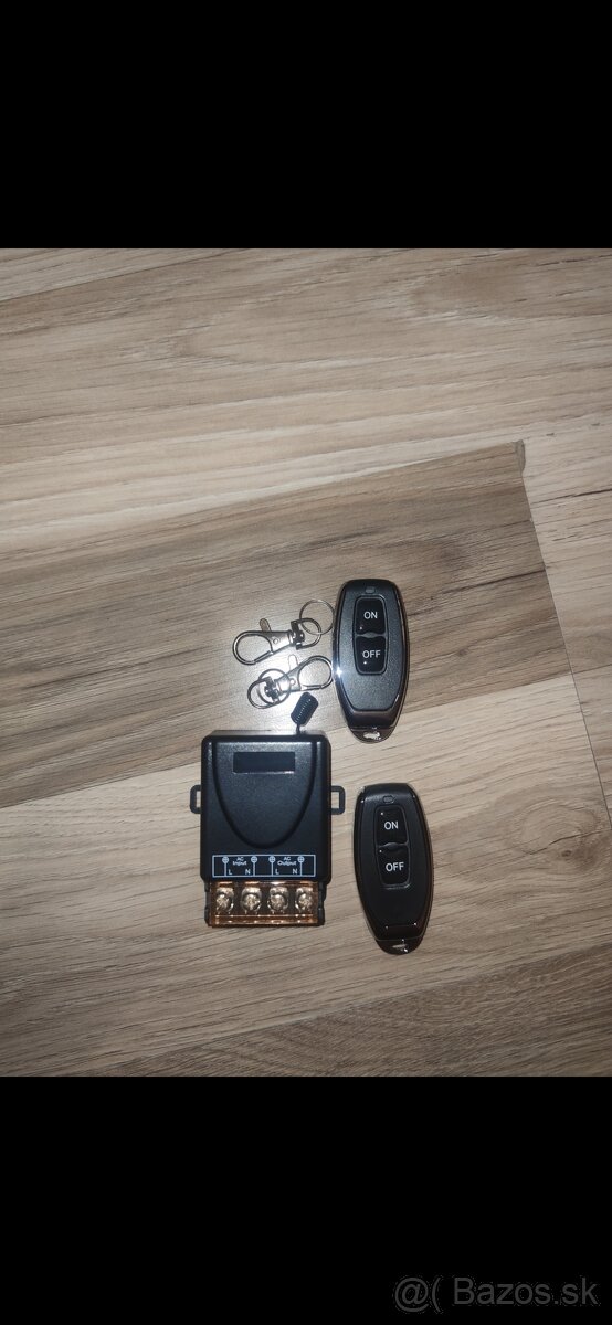 Spínač s dvoma ovládačmi 433Mhz