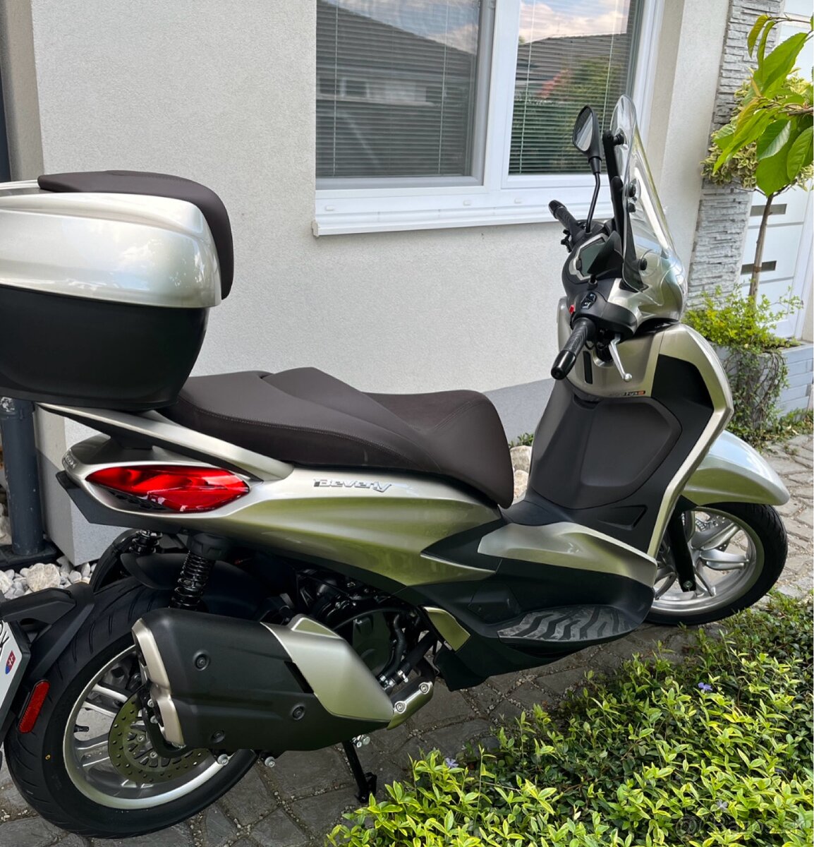 Predám PIAGGIO Beverly 400, EURO 5, 2023