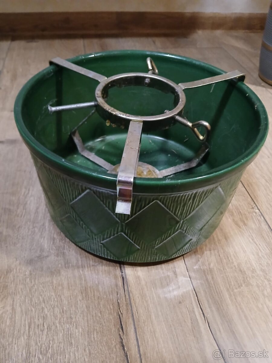 Keramický stojan na vianočný stromček