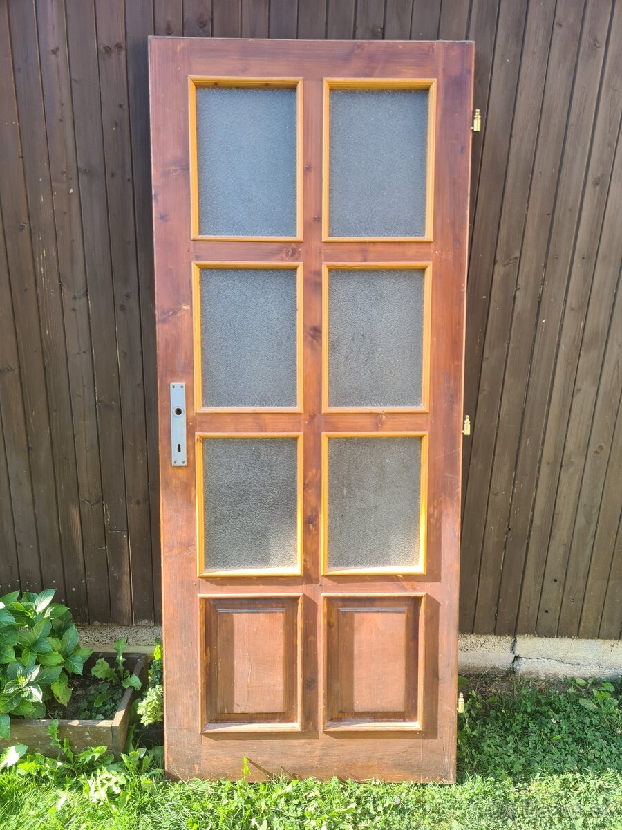 Predám drevené interiérové dvere s rámom