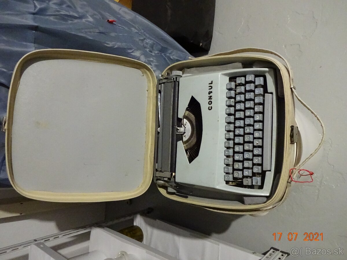 Predám kufríkový písací stroj CONSUL