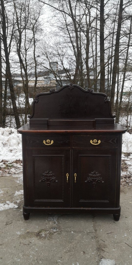 Starožitná komoda tmavá