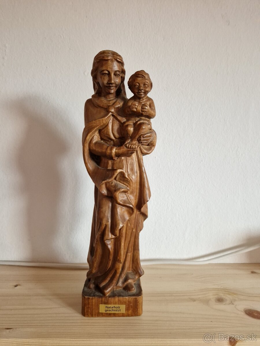 Panna Mária s Ježišom - drevorezba.
