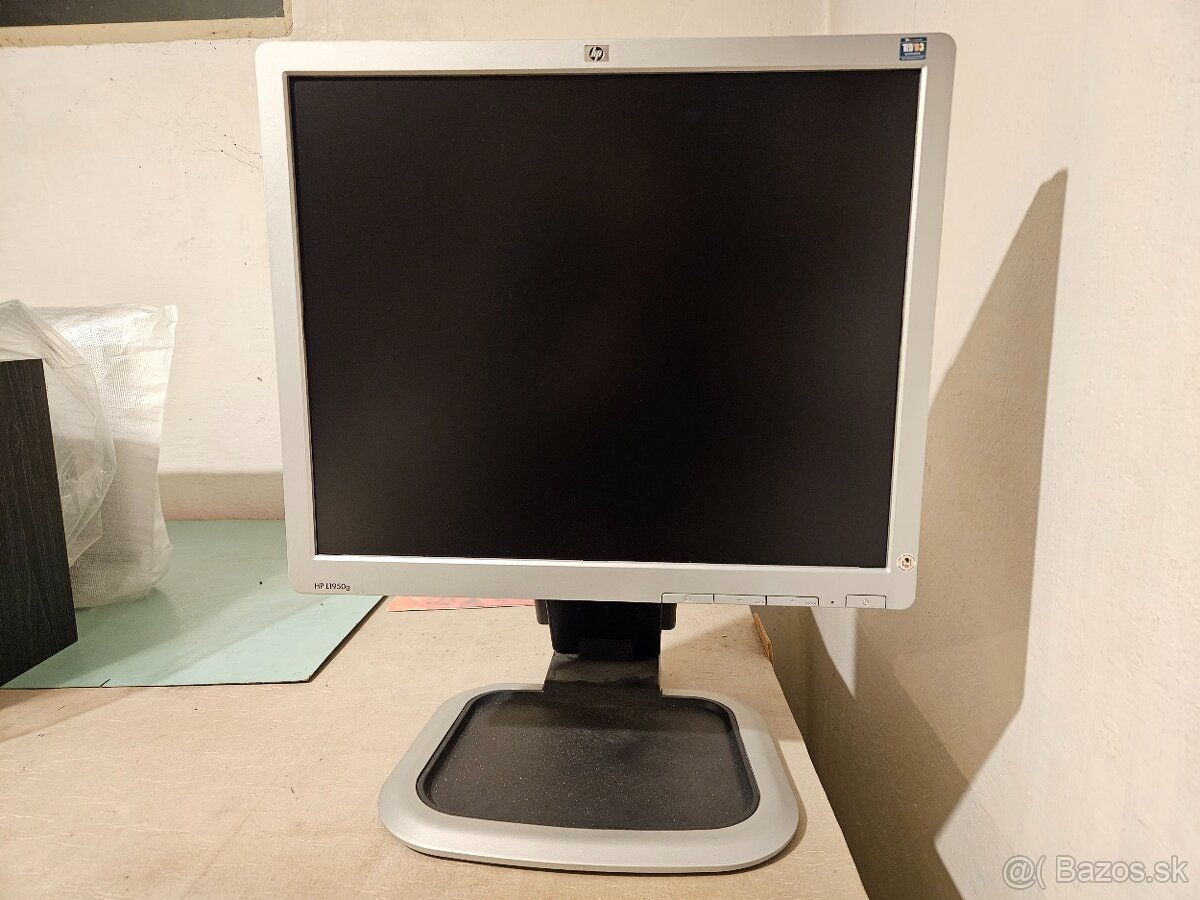 LCD monitor z obrazkov