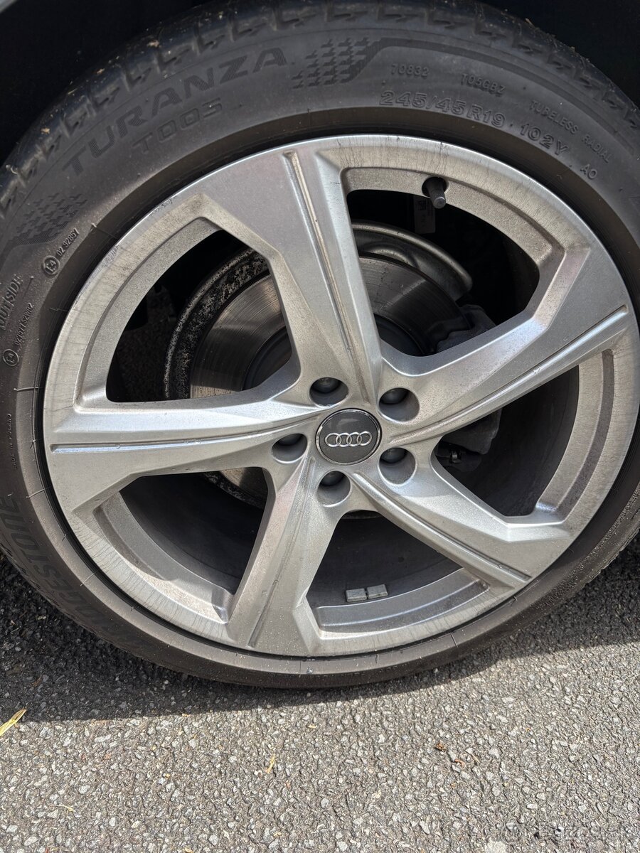 R19 originál Audi silne,245/45.r19(pneu brigstone)