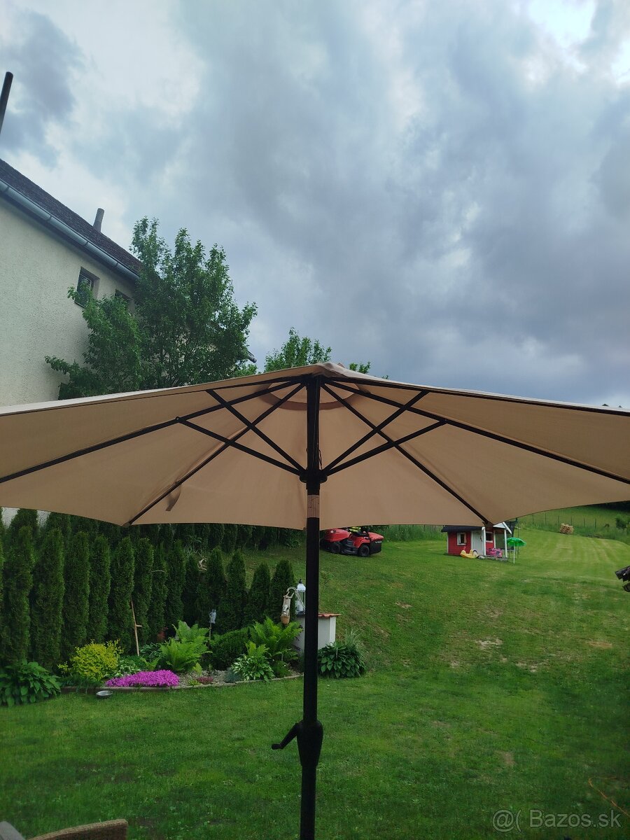 Slnečník s podstavcom..