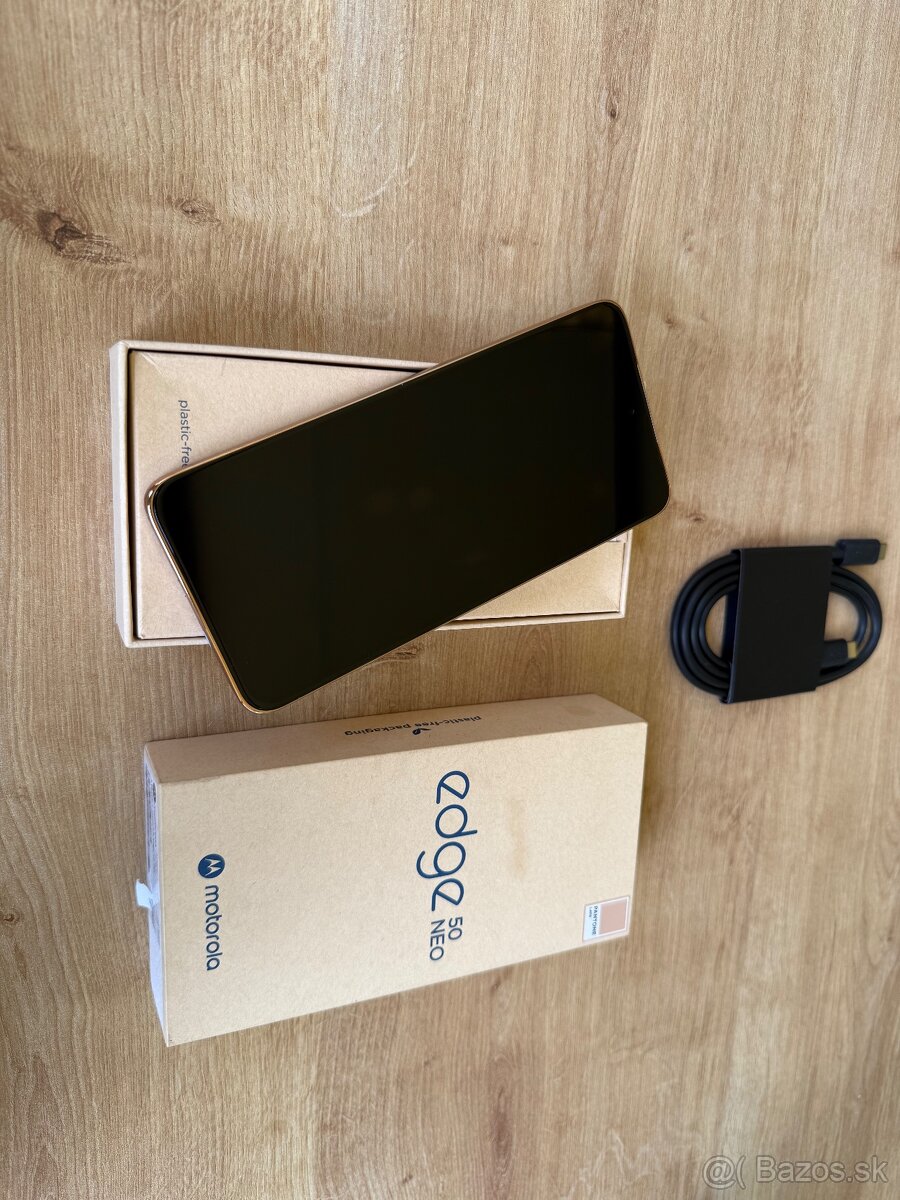 Predám Motorola Edge 50 NEO 8GB Rám 256GB Gold