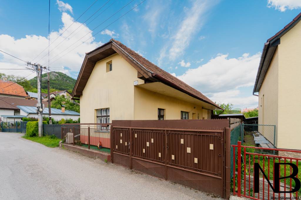 Na predaj rodinný dom v malebnej obci Omšenie