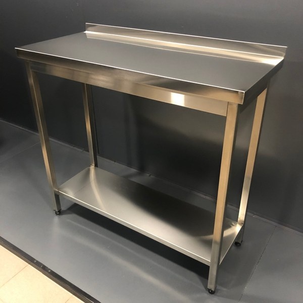 Nerezový pracovný stôl so spodnou policou
