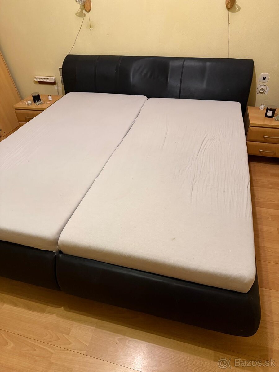 Polohovacia posteľ s úložným priestorom