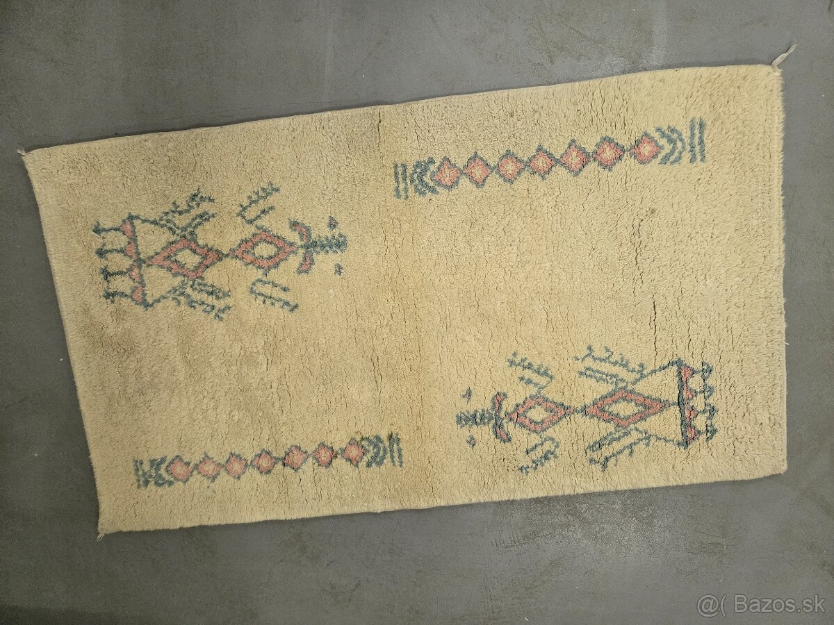 Ručne viazaný beduinský koberec