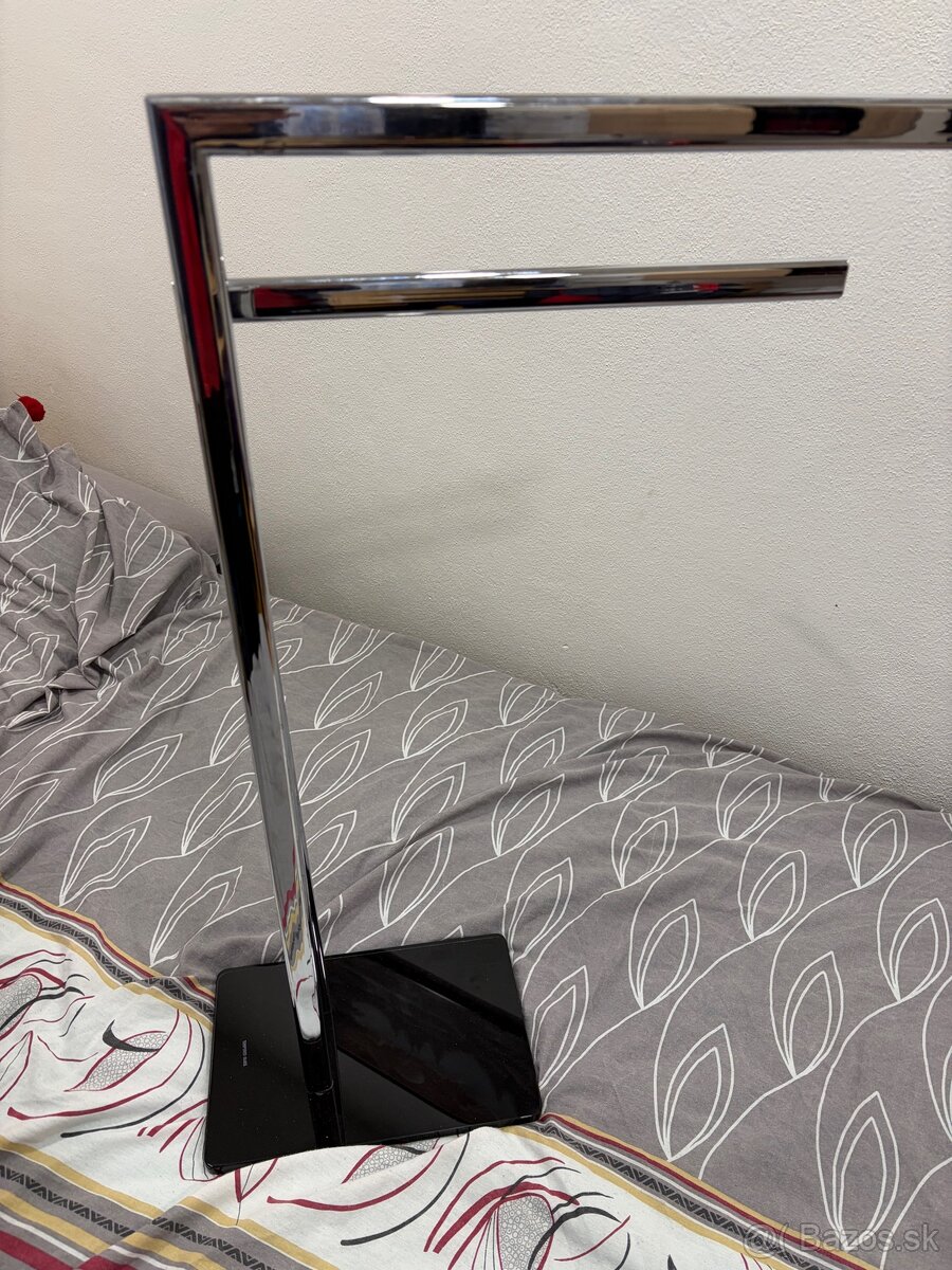 Držiak uterákov do kúpeľne nový